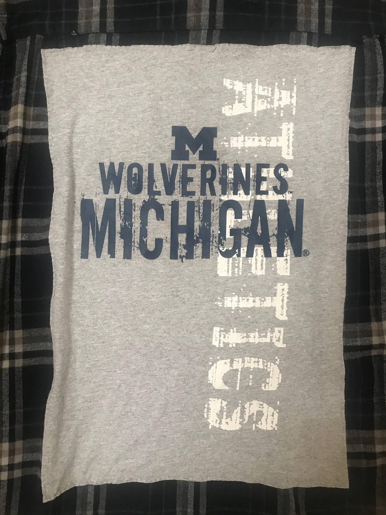 Michigan LARGE Wolverines T-shirt backed flannel